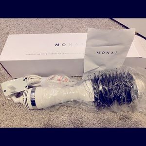 Monat hair dryer brush